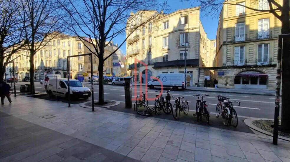 Office in Bordeaux for lease - Building Photo - Image 2 of 7