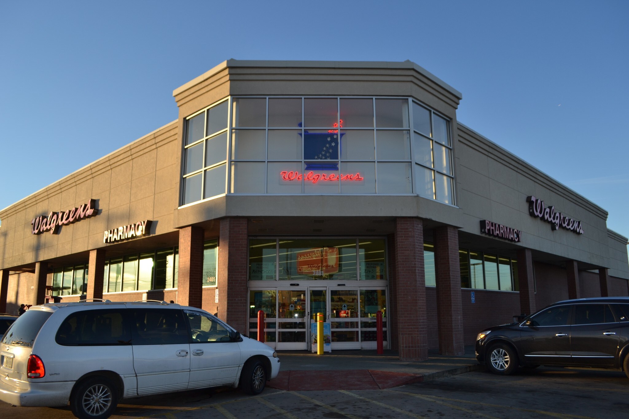 2401 W Ledbetter Dr, Dallas, TX for sale Building Photo- Image 1 of 1