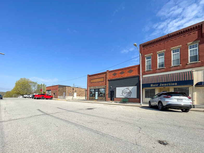 1119 Thomas St, Redfield, IA for sale - Building Photo - Image 2 of 21