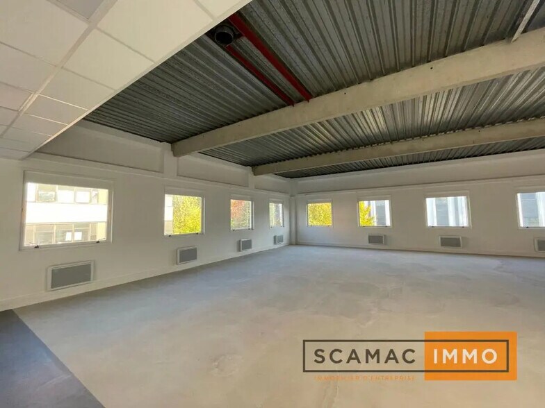 Industrial in Verrières-le-Buisson for lease - Building Photo - Image 2 of 15