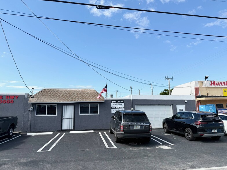 221-225 N Dixie Hwy, Hallandale Beach, FL for lease - Building Photo - Image 1 of 18