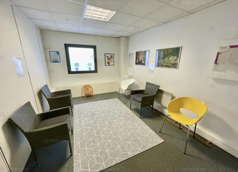 Office in Amiens for lease - Interior Photo - Image 3 of 5