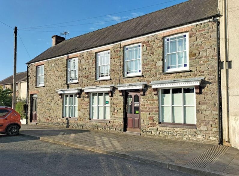 3-4 Grist Sq, Carmarthen for sale - Building Photo - Image 1 of 25