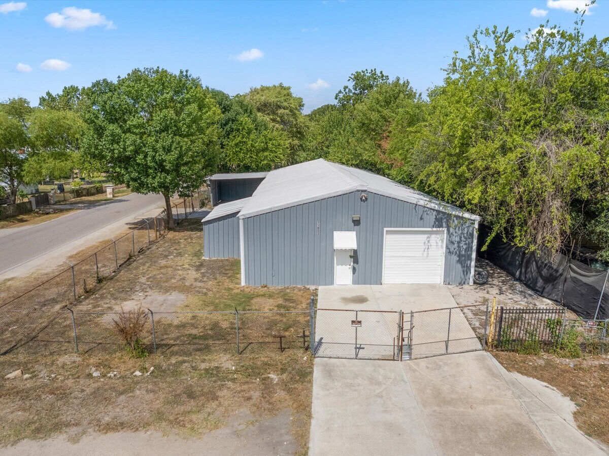 11803 Beeville Dr, Houston, TX 77064 Industrial for Sale
