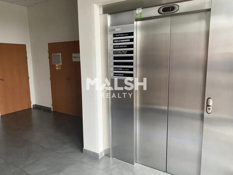 Office in Saint-Priest for lease - Building Photo - Image 2 of 17