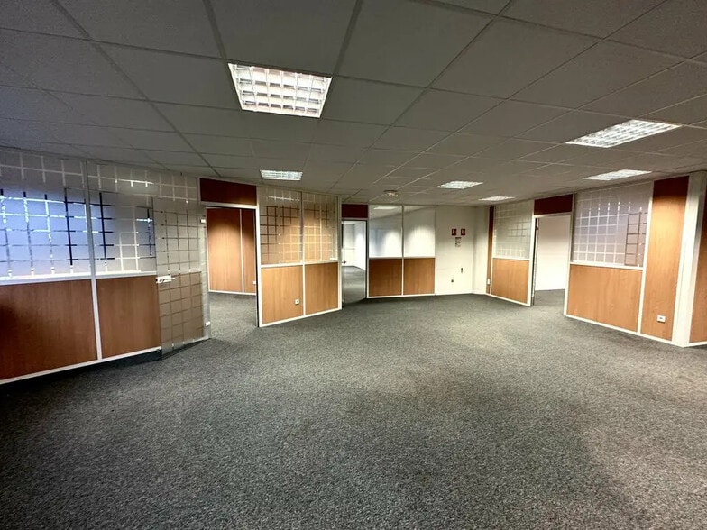 Office in ILLKIRCH-GRAFFENSTADEN for lease - Interior Photo - Image 3 of 6