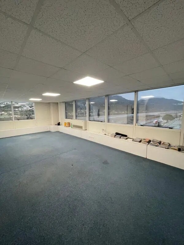 Office in Carros for lease Interior Photo- Image 1 of 12