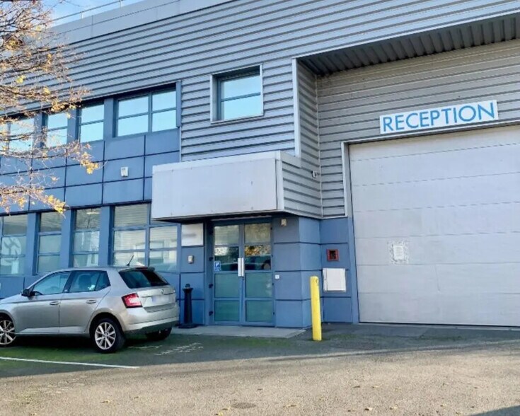 Flex in La Courneuve for lease - Building Photo - Image 2 of 5