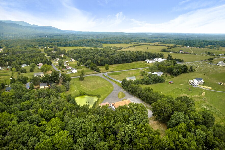 714 Rivermont Dr, Front Royal, VA 22630