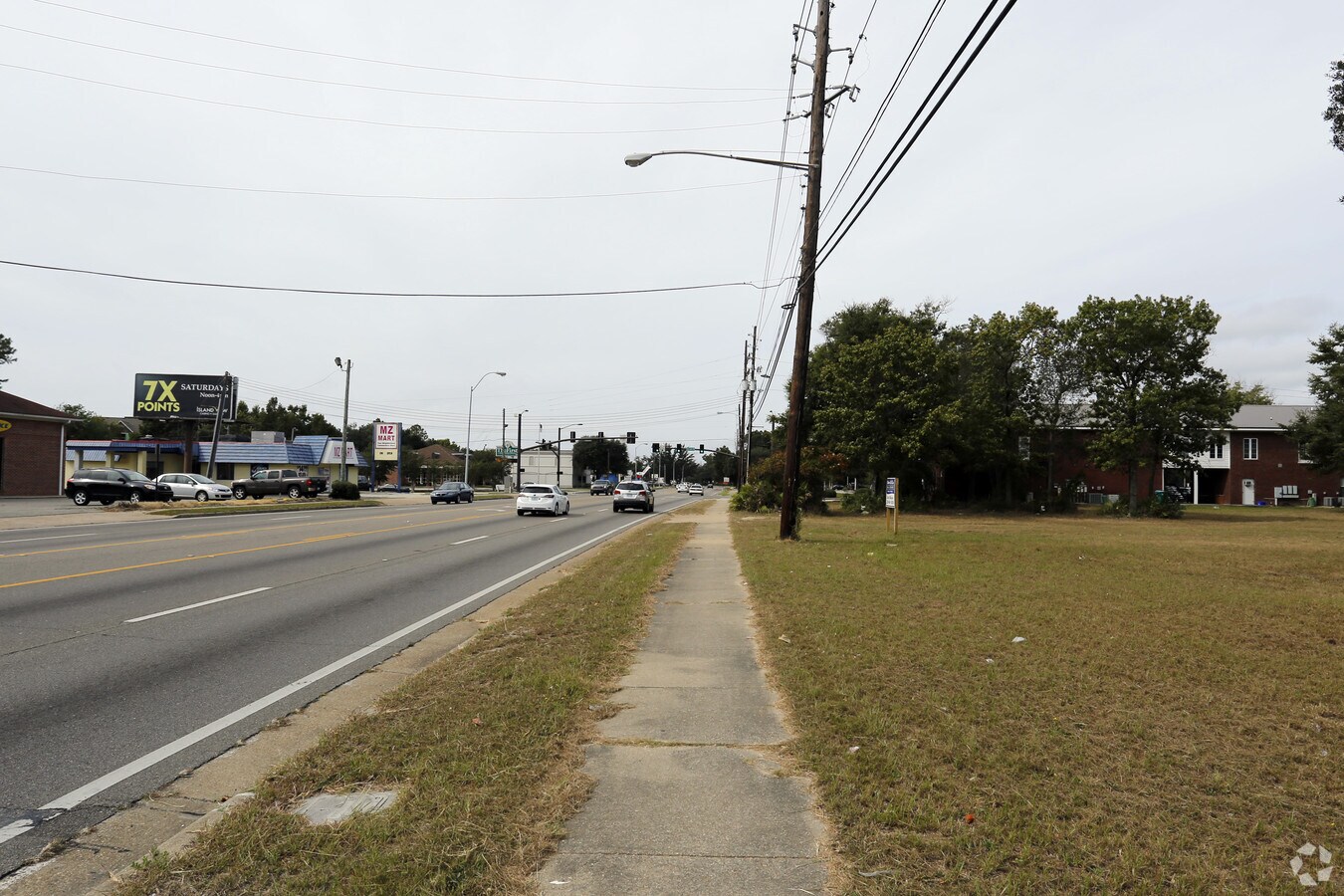 2560 Pass Rd, Biloxi, MS 39531