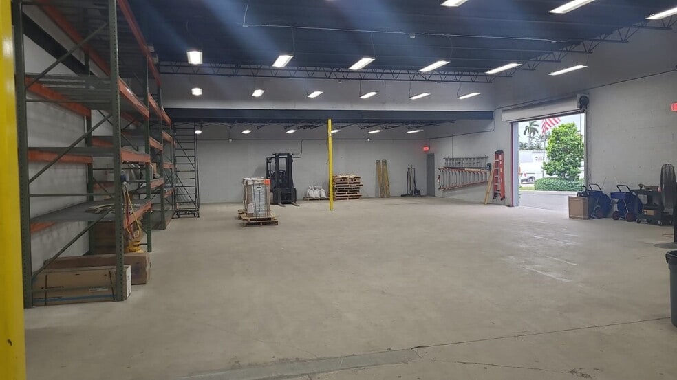 1921 Pembroke Rd, Hollywood, FL for lease - Interior Photo - Image 3 of 25