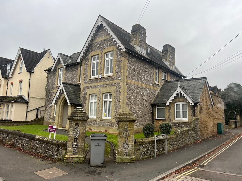 8 Fairfields Rd, Basingstoke, RG21 3DR 8 Fairfields Rd