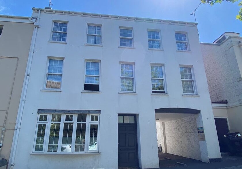 3 College St, Guernsey for sale - Primary Photo - Image 1 of 1