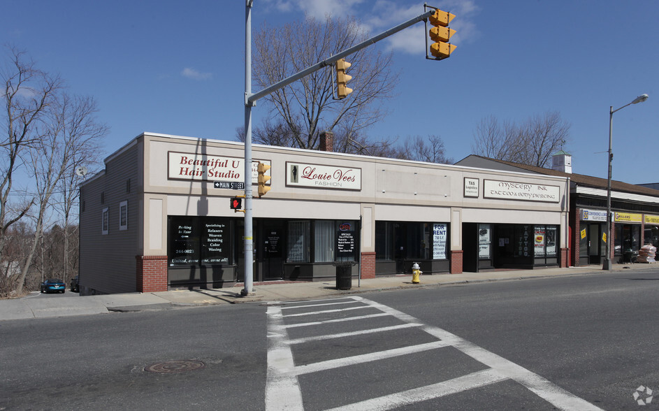 520-526 Main St, Indian Orchard, MA for sale - Primary Photo - Image 1 of 3