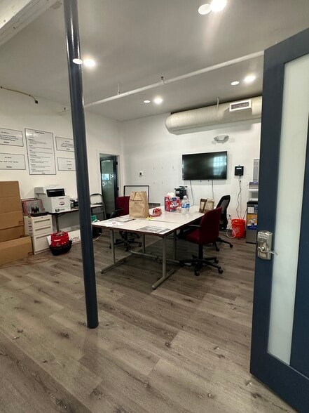 42 Warehouse Rd, Hyannis, MA for lease - Building Photo - Image 3 of 5