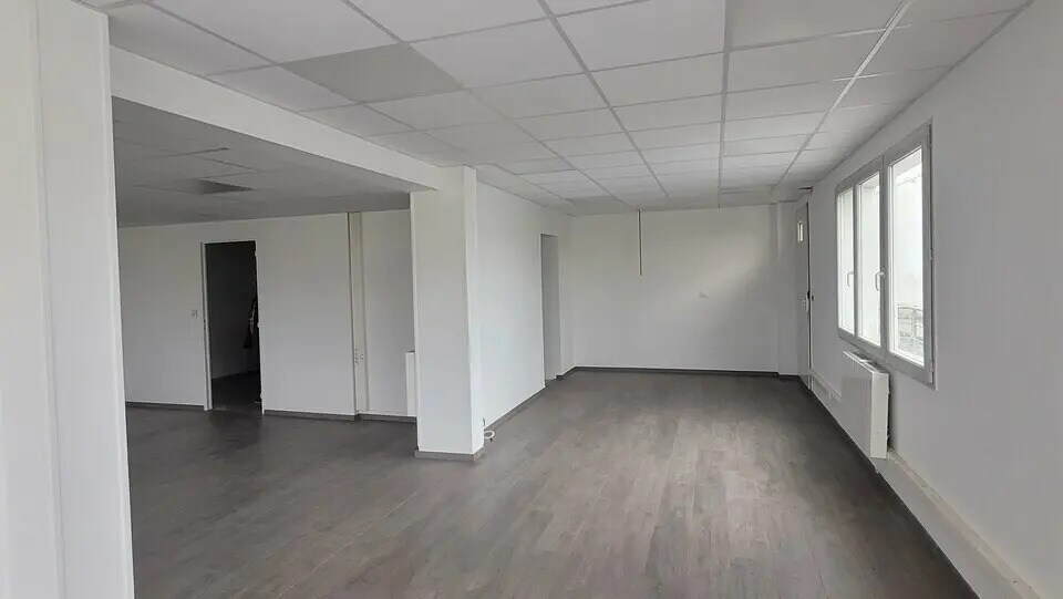 Office in Le Grand-Quevilly for lease - Interior Photo - Image 3 of 6