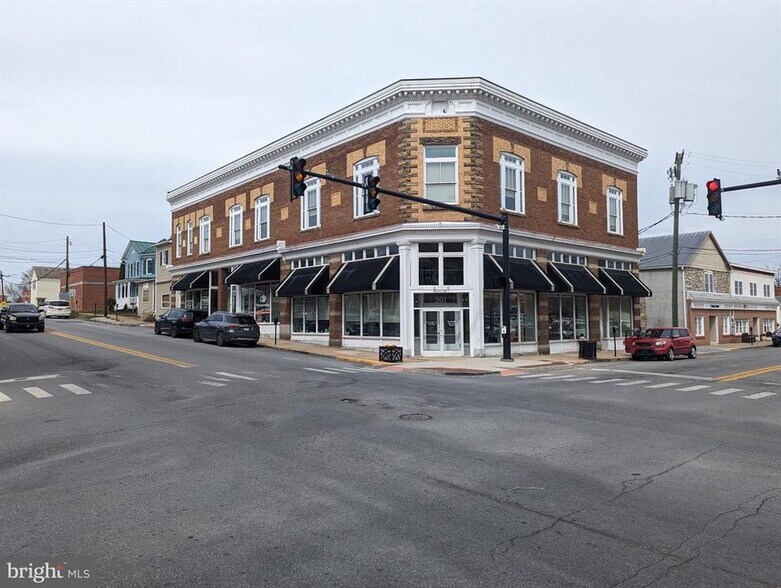 201 N George St, Charles Town, WV for sale - Building Photo - Image 1 of 1
