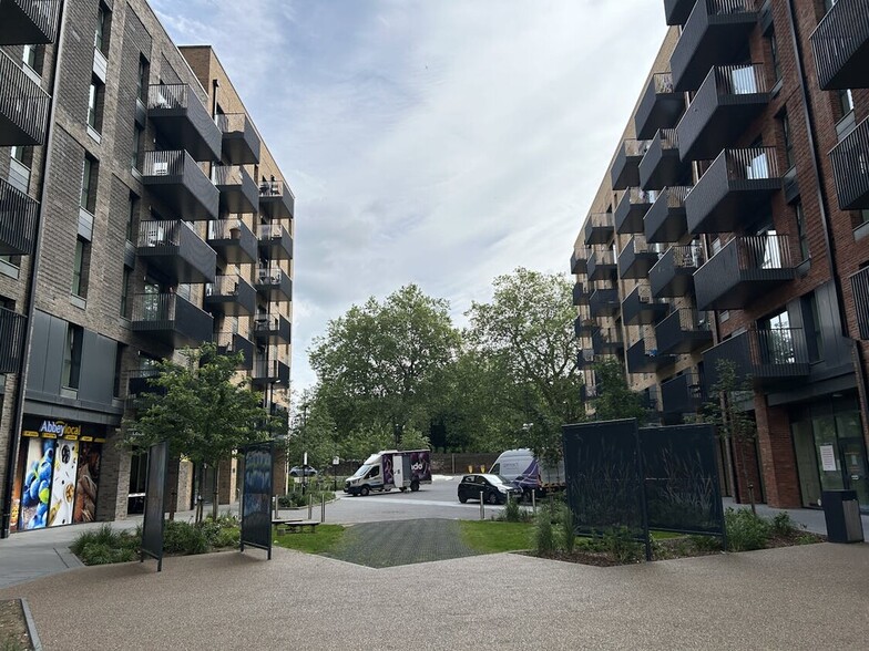 7 Barking Wharf Sq, Barking for lease - Building Photo - Image 1 of 5