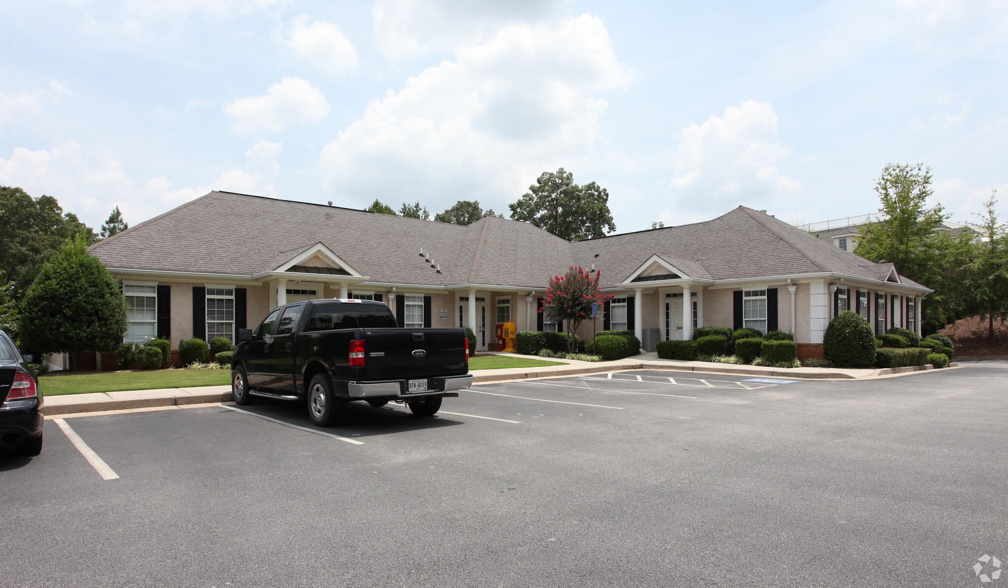 245 Country Club Dr, Stockbridge, GA for lease Primary Photo- Image 1 of 5