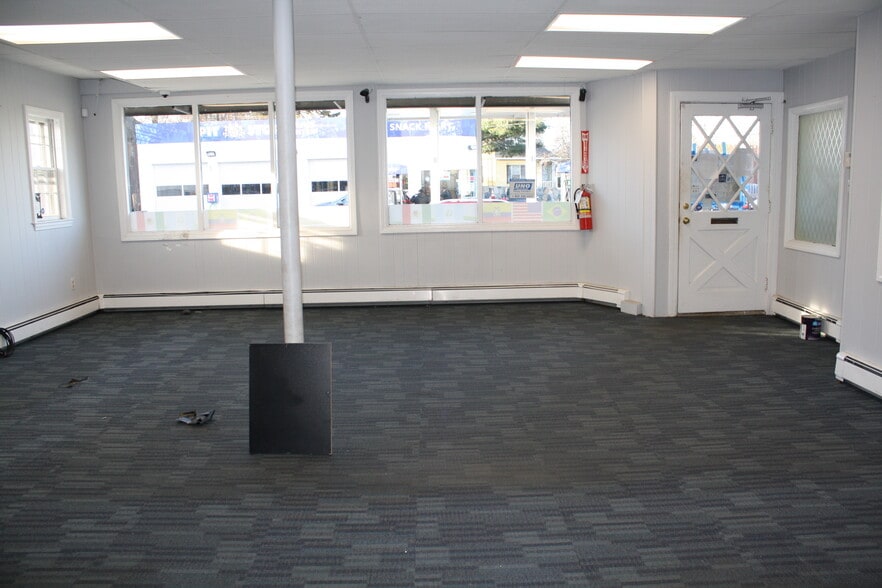 119-121 E Main St, Milford, MA for lease - Building Photo - Image 2 of 3