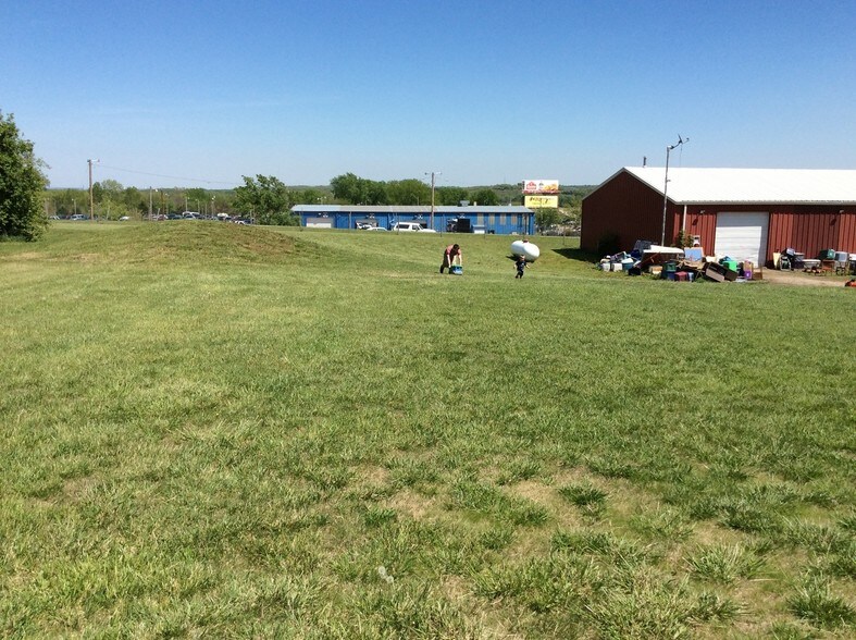 11108 SW US Highway 40, Topeka, KS for sale - Primary Photo - Image 1 of 1