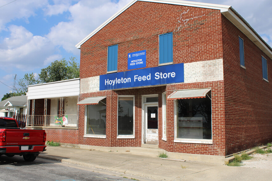 44 N Main St, Hoyleton, IL for sale - Building Photo - Image 1 of 1