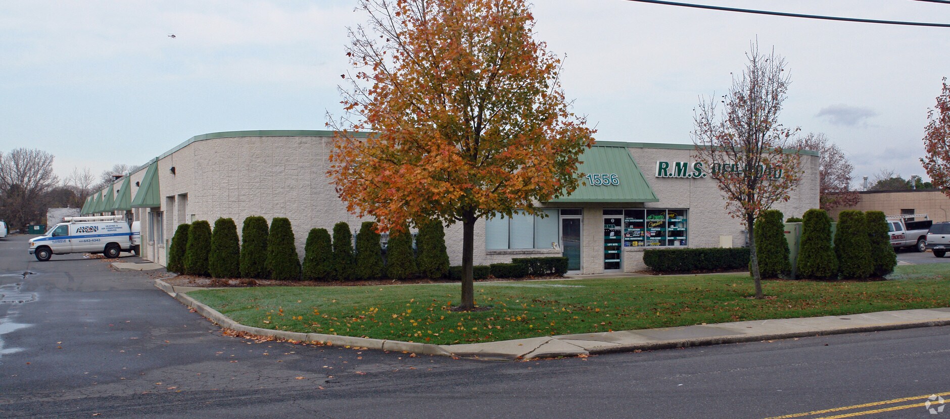 1556 Ocean Ave, Bohemia, NY 11716