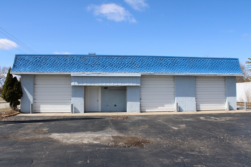 463 Fond du Lac Ave, Fond Du Lac, WI for lease - Building Photo - Image 2 of 4