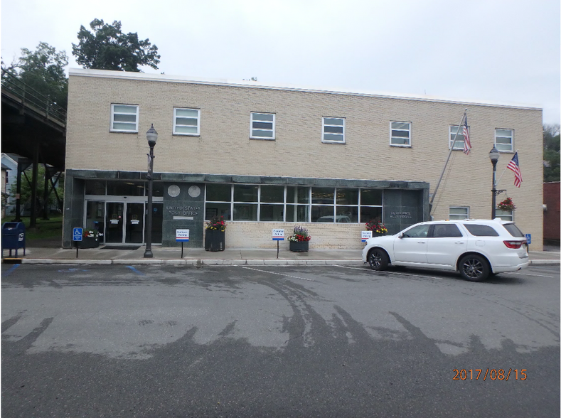 314 W Edgar Ave, Ronceverte, WV for lease - Building Photo - Image 3 of 5