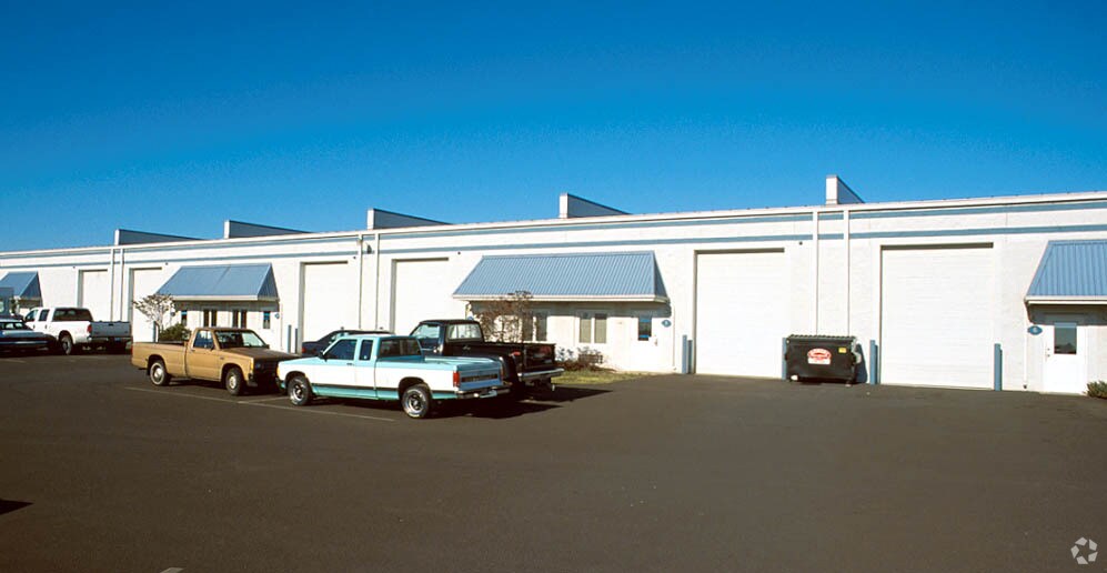 1927 Stout Dr, Warminster, PA 18974