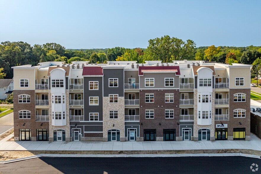 2222 E Michigan Ave, Lansing, MI for lease - Building Photo - Image 2 of 7