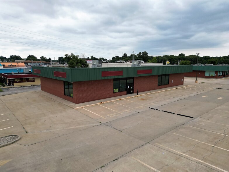 2875 N Water St, Decatur, IL for lease - Building Photo - Image 1 of 2