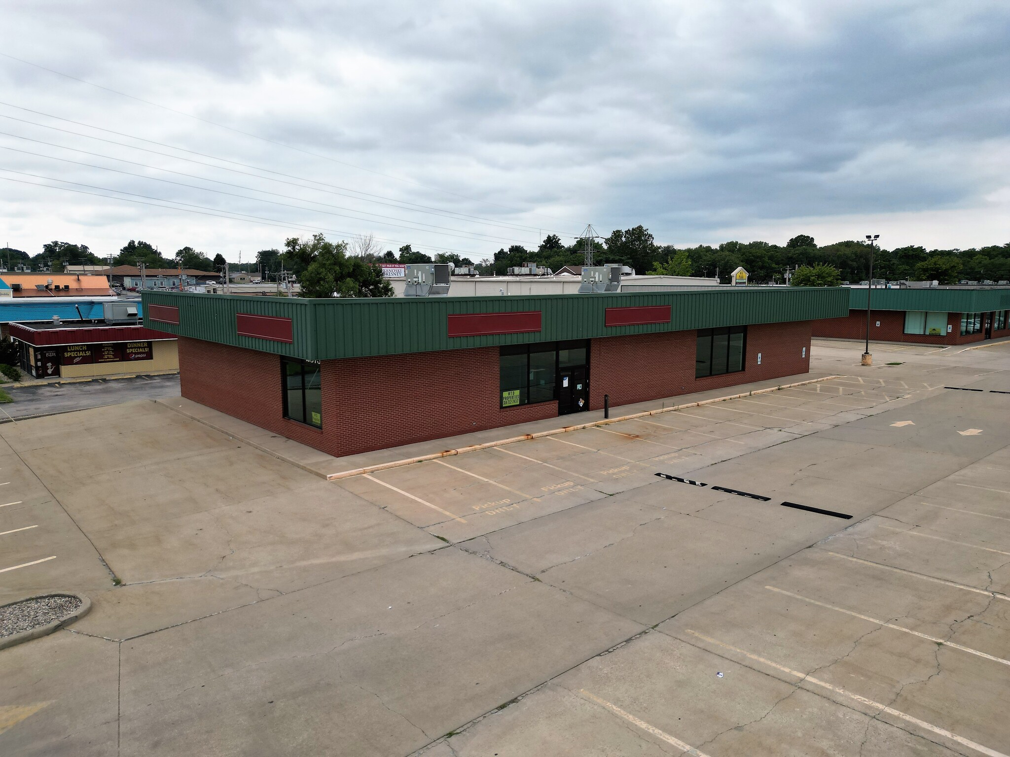 2875 N Water St, Decatur, IL for lease Building Photo- Image 1 of 3