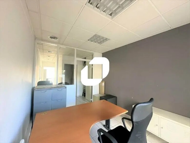 Retail in Montpellier for lease - Interior Photo - Image 2 of 3