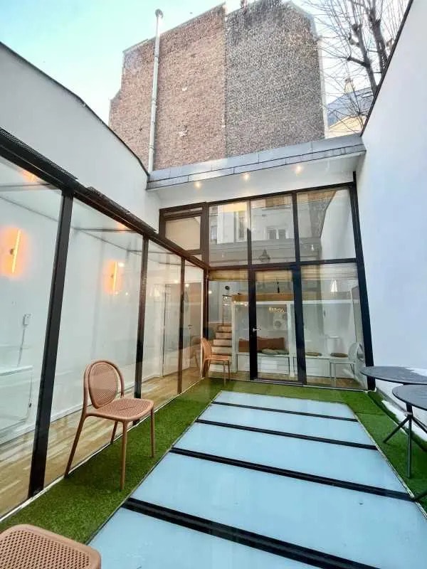 Office in Paris for lease Interior Photo- Image 1 of 12