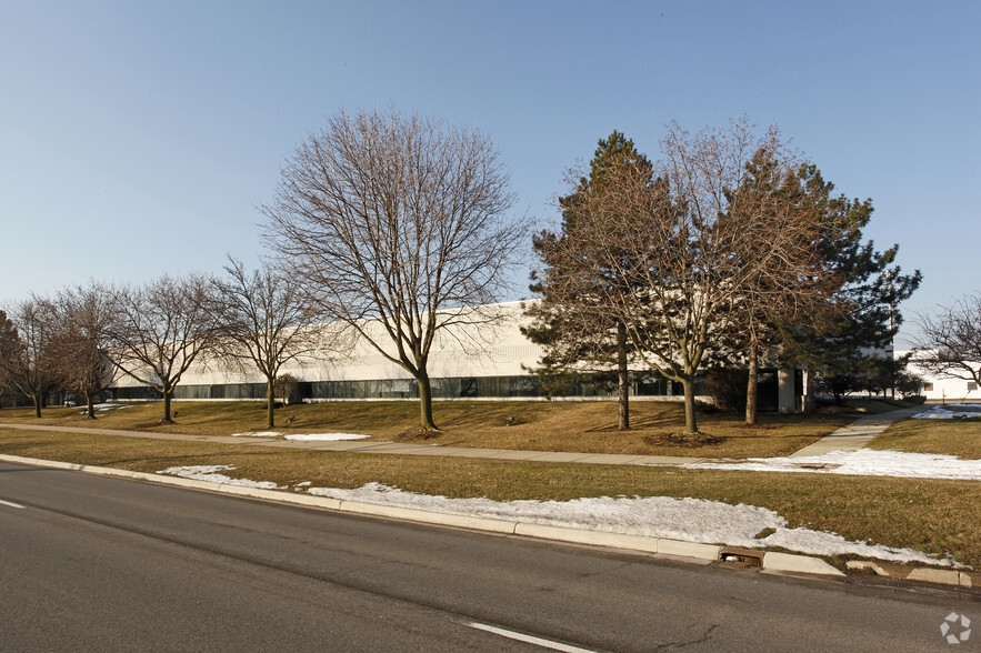 1775 N Crooks Rd, Troy, MI for lease - Building Photo - Image 1 of 4