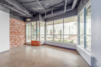 687 S Coast Hwy 101, Encinitas, CA for lease Interior Photo- Image 1 of 6