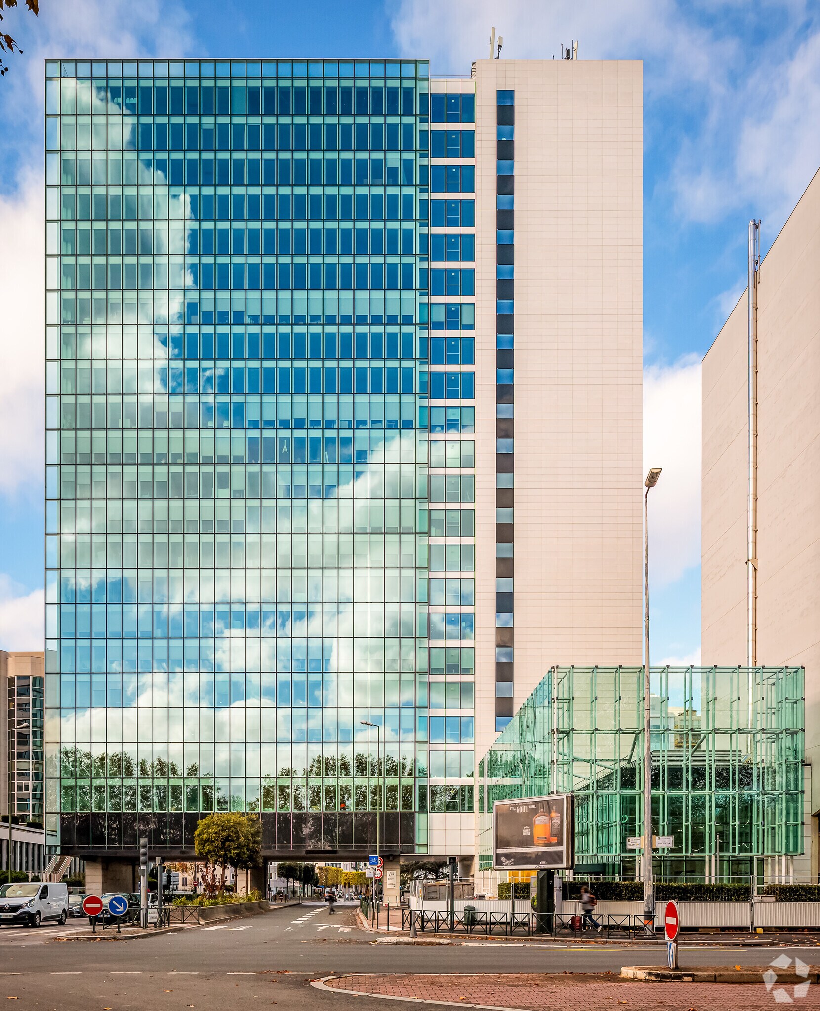 52-54 Quai De Dion Bouton, Puteaux for lease Primary Photo- Image 1 of 9