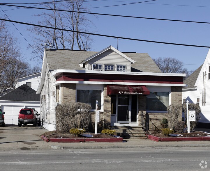 973-975 Reservoir Ave, Cranston, RI for sale - Primary Photo - Image 1 of 1