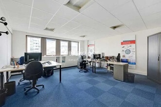 40 Boulevard Henri Sellier, Suresnes for lease Interior Photo- Image 2 of 10