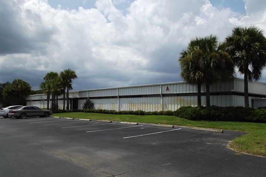 1300 S Duncan Dr, Tavares, FL for lease - Building Photo - Image 3 of 7