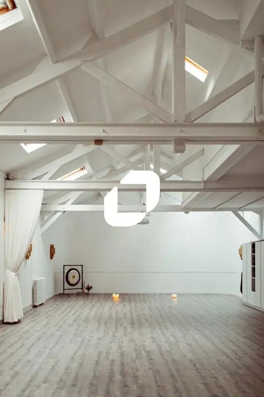 Office in Paris for lease Interior Photo- Image 1 of 8