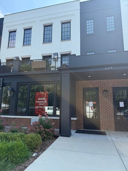 223-225 Burlington Ave, Clarendon Hills, IL for lease - Building Photo - Image 3 of 10