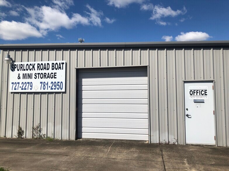 1400 Spurlock Rd, Nederland, TX 77627