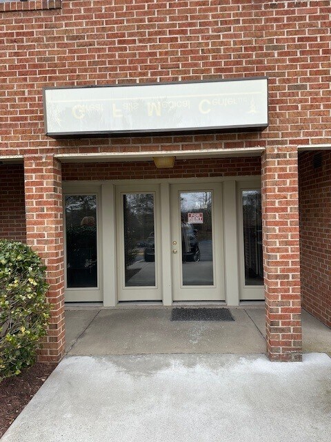 1142-1148 Walker Rd, Great Falls, VA 22066 - Unit Unit A - - Interior Photo - Image 2 of 8