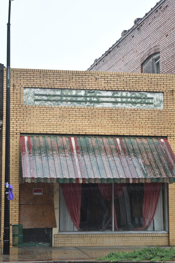 116 N Main St, SC 29010