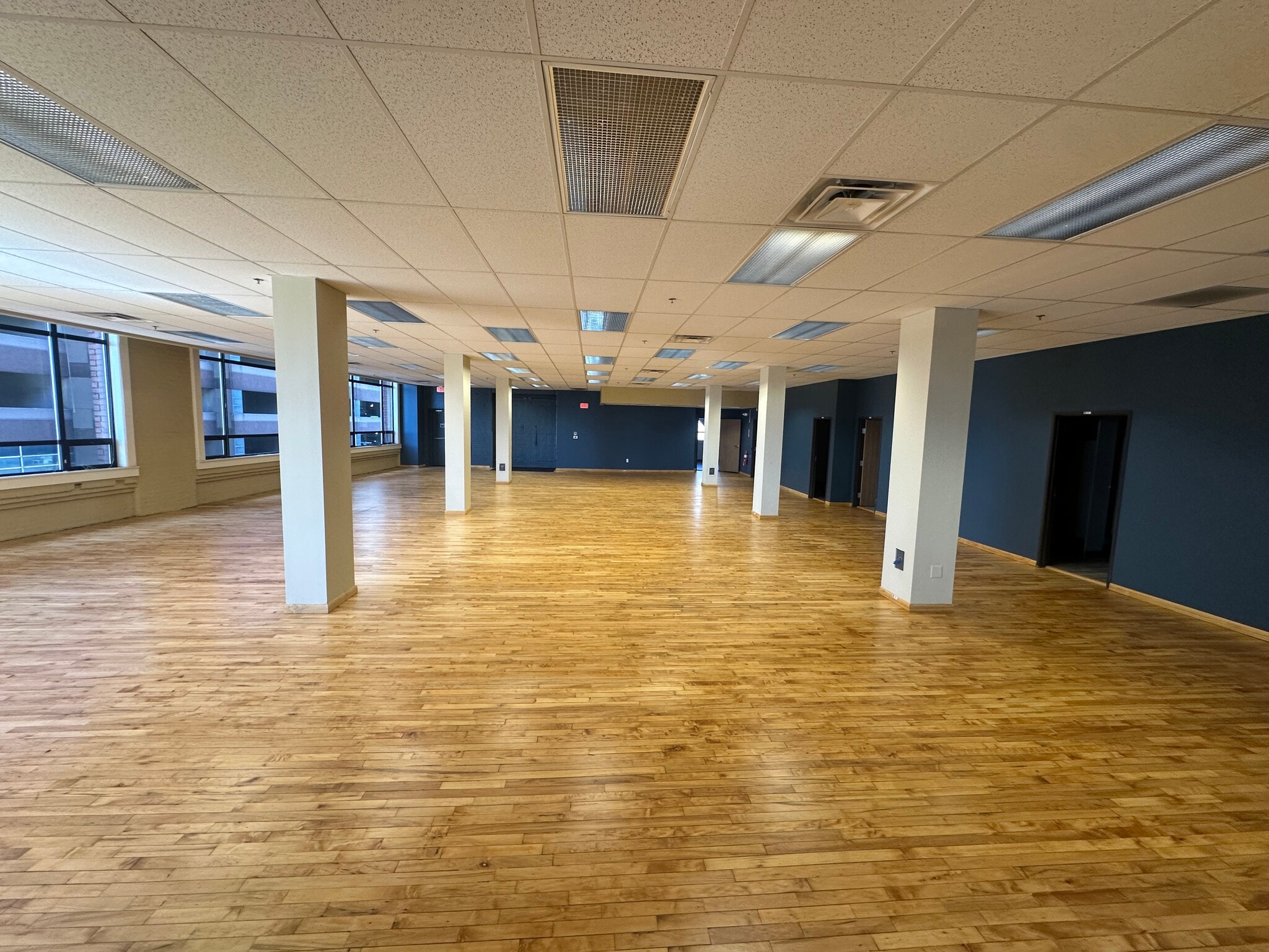 409 E Jefferson Ave, Detroit, MI for lease Interior Photo- Image 1 of 7