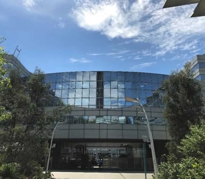 7-11 Place Des Cinq Martyrs Du Lycée Buffon, Paris for lease - Building Photo - Image 3 of 15