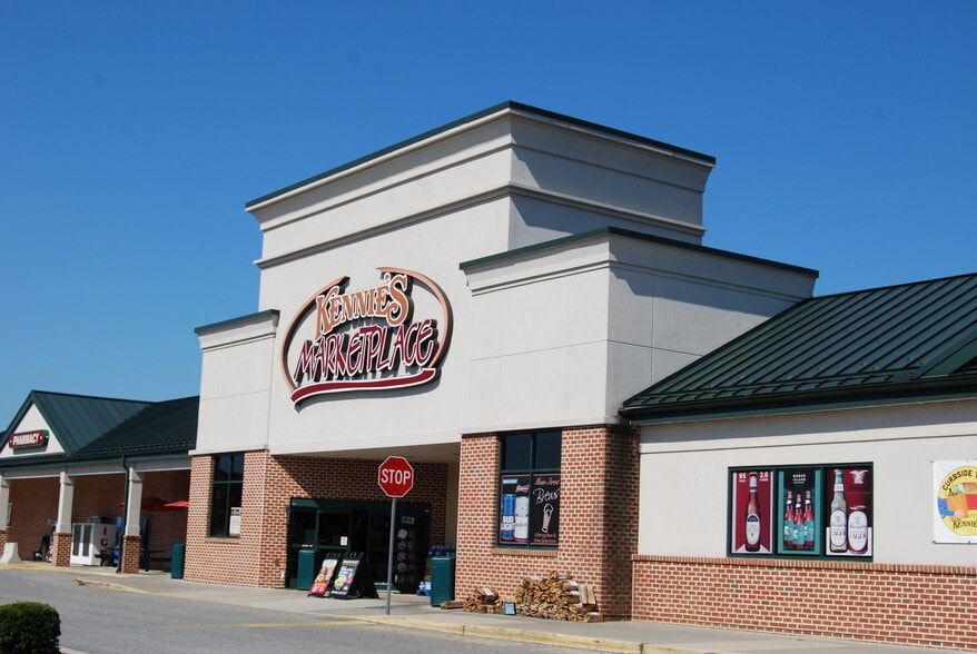 440-490 N Main St, Spring Grove, PA for lease - Building Photo - Image 2 of 6