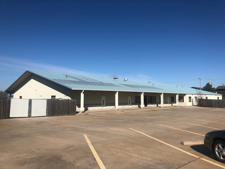 5200 E 31st St, Wichita, KS for sale - Building Photo - Image 1 of 1